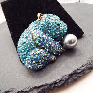 SWEET PANDA KOALA BEAR SPARKLY BLUE CRYSTALS FAUX  PERL PIN D1